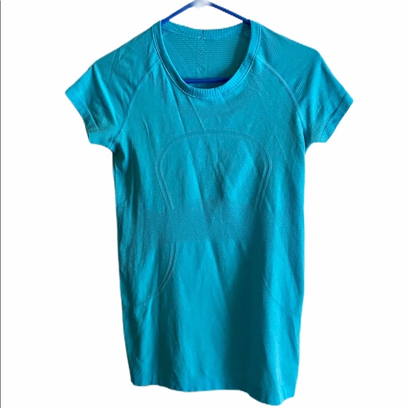 lululemon athletica Tops - LULULEMON SWIFTY TECH SHORT SLEEVED CREW TOP